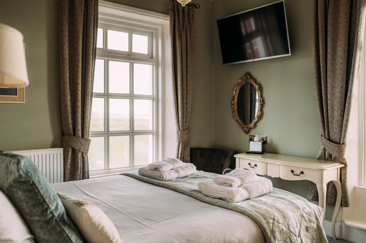 The Queens Hotel Литам-Сент-Эннс Экстерьер фото